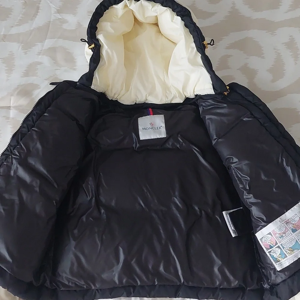 Moncler White/Black Down Puffer Cropped Jacket with Removable Hoodie - Picture 6 of 16